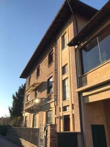 Casino univormut jalleenmyyjat