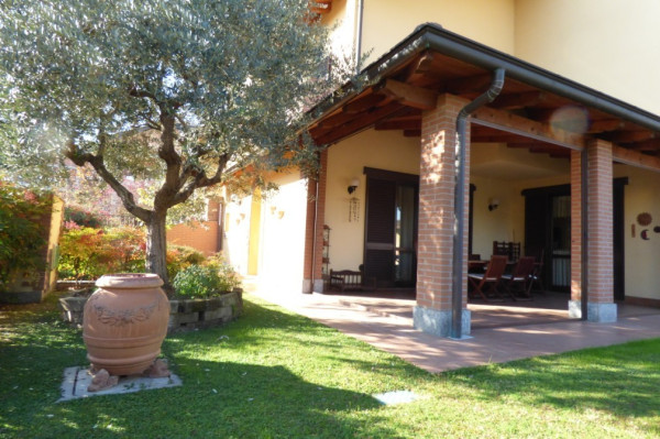 Vendita villa in via monzasca 1 galgagnano. ottimo stato, posto ... Disegno Balcone Ville