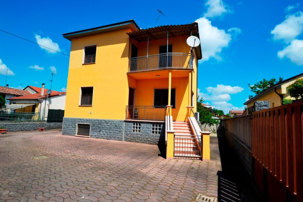 Vendita villa in via pavia garlasco. ottimo stato, posto auto ... Disegno Balcone Ville