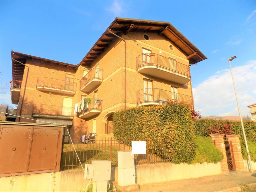 Sale Apartment Cisterna d'Asti. 3room flat in frazione San