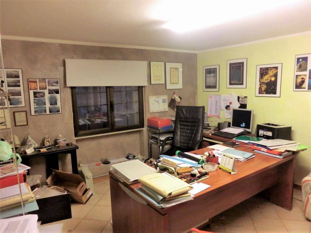 ufficio in vendita a Lucca in zona Centro Città