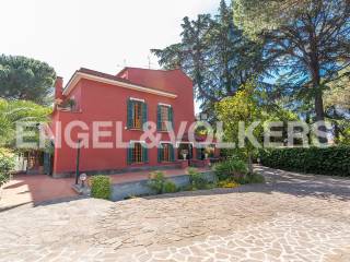 Case in vendita in Via Papirio Carbone, Roma Immobiliare.it