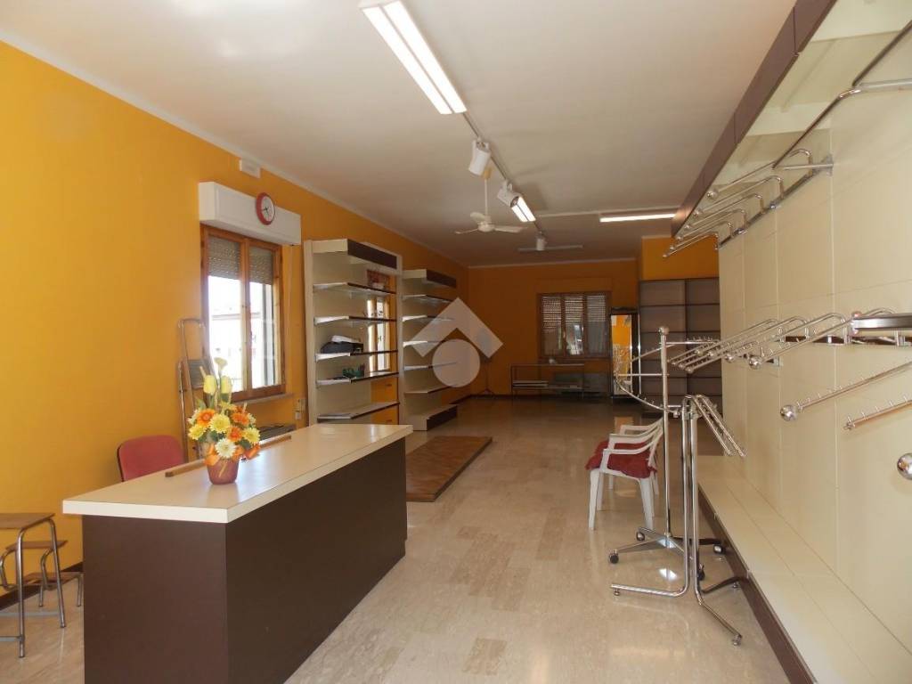 Locale Commerciale Via Nocera Umbra Foligno Rif 89412331 