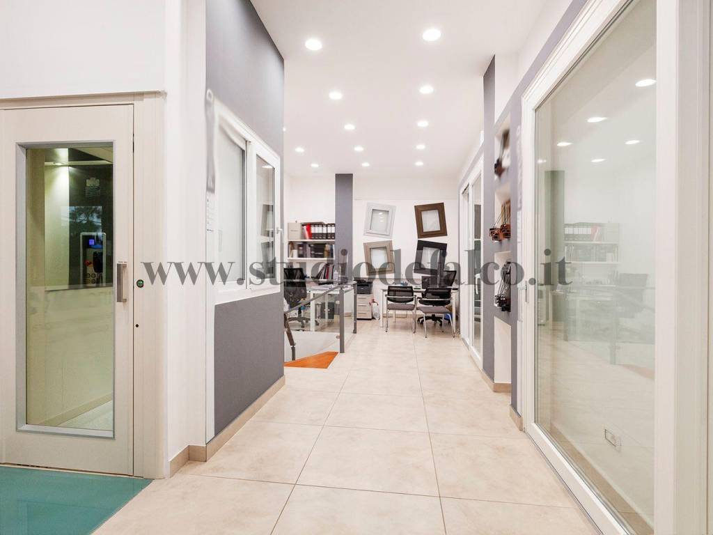 Locale commerciale via Santa Maria della Libera, Napoli, rif. 91196772 Immobiliare.it