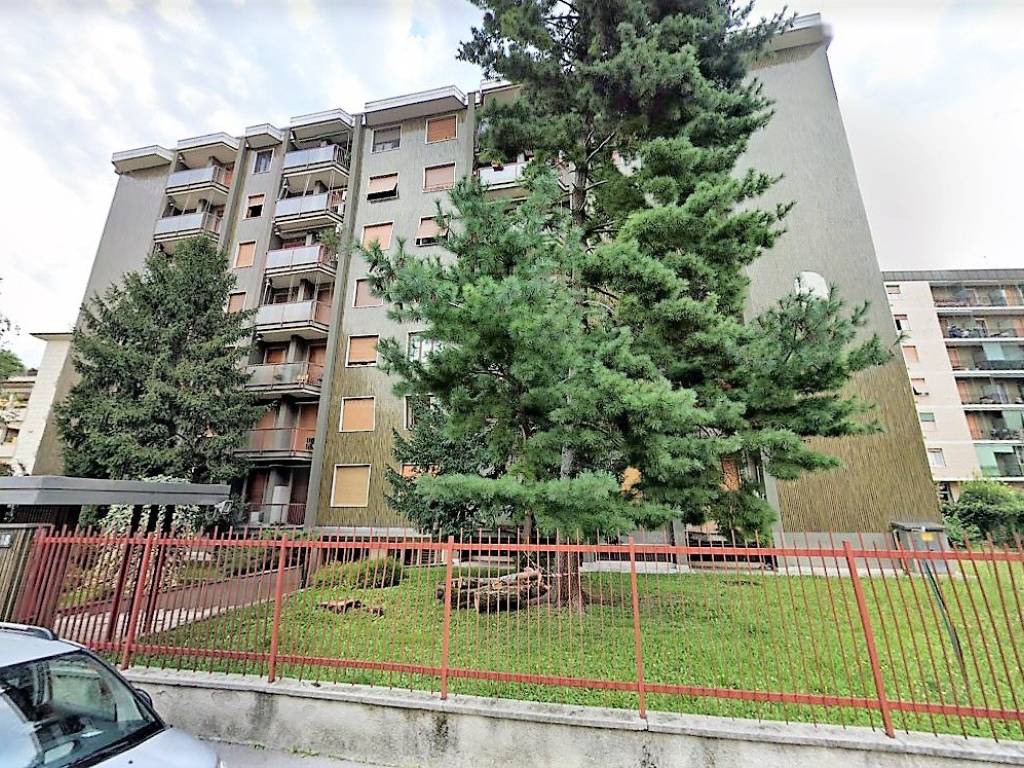 Vendita Appartamento Milano Trilocale In Via Romolo Bitti 18 Buono 