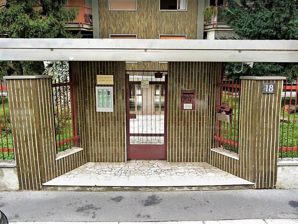 Vendita Appartamento Milano Trilocale In Via Romolo Bitti 18 Buono 