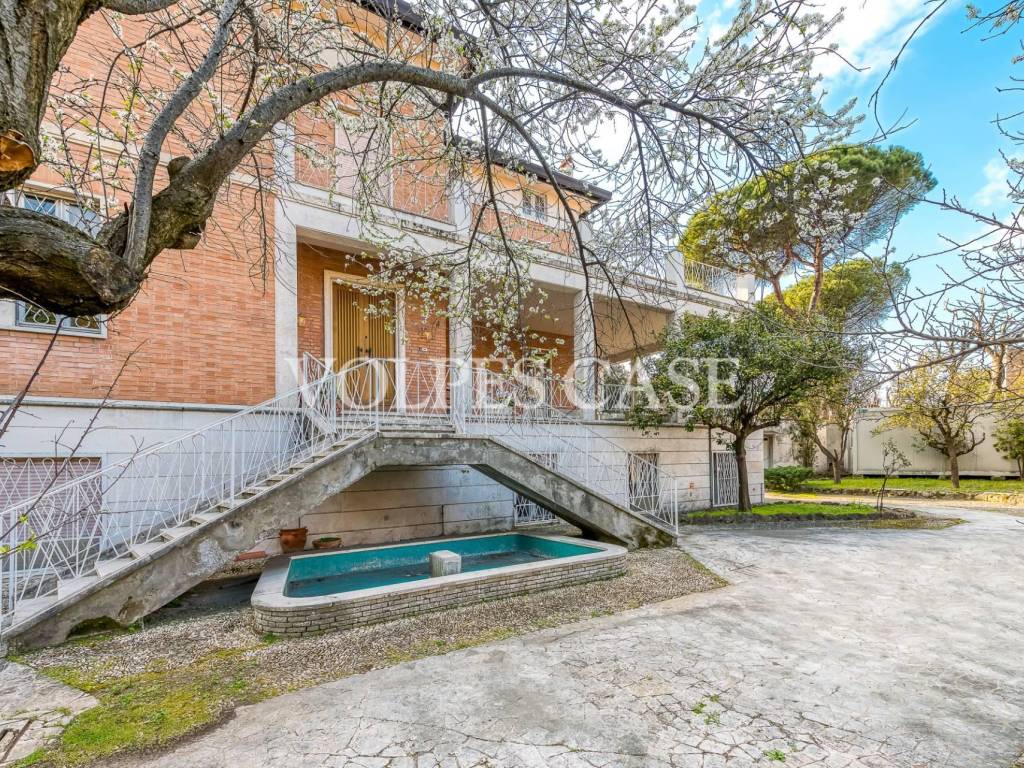 Sale Single family villa in via Odoardo Beccari Rome. To be refurbished