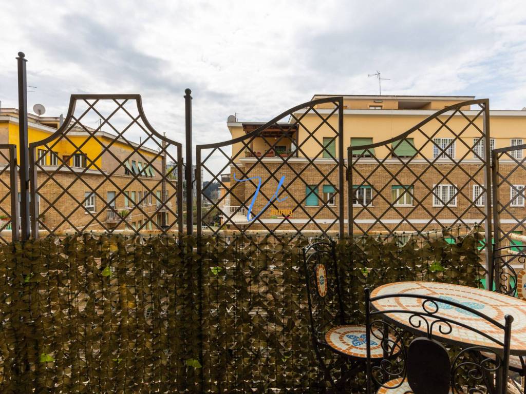 Sale Apartment Rome 4 room Flat In Via Lorenzo Il Good Condition 