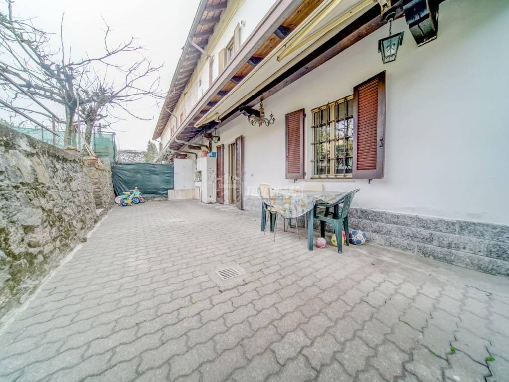 Sale Apartment Sesto Calende. 2room flat in via Adige 4. Good