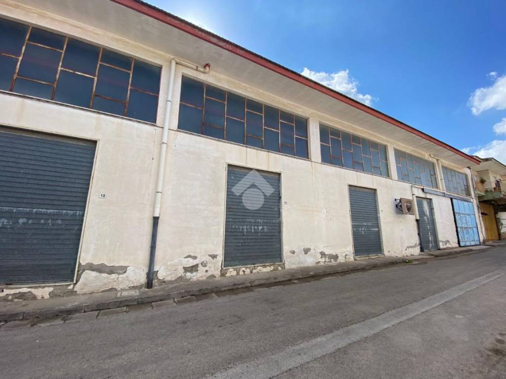 Garage Box via ignazio silone 10,