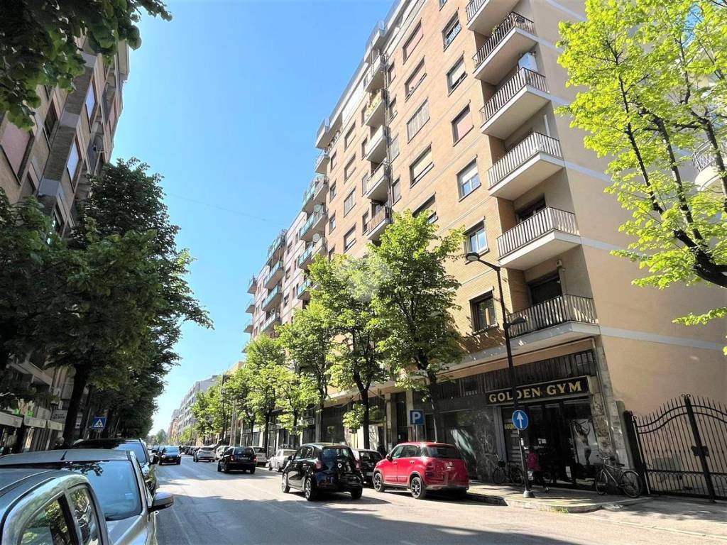 Sale Apartment Pescara. 4room flat in viale Giovanni.... Good