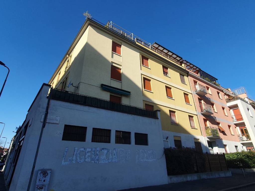 Sale Apartment Milan. 2room flat in via Asiago 9. Good condition