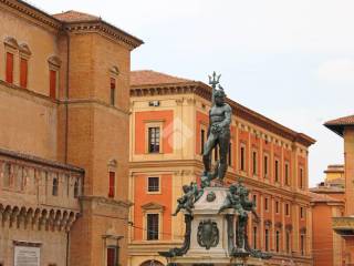 bologna-landmarks-fountain-neptune-is-monumental-civic-fou