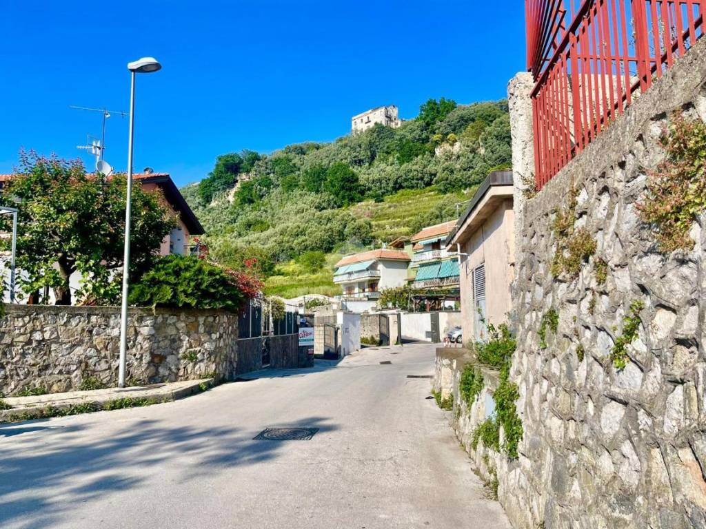 Vendita Appartamento Vico Equense. Quadrilocale in via Antonio Asturi 8