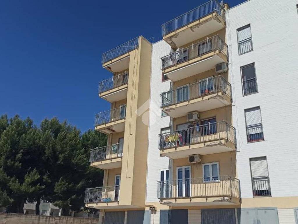 Sale Apartment Mola di Bari. 4room flat in via Grazia Deledda 2. Good