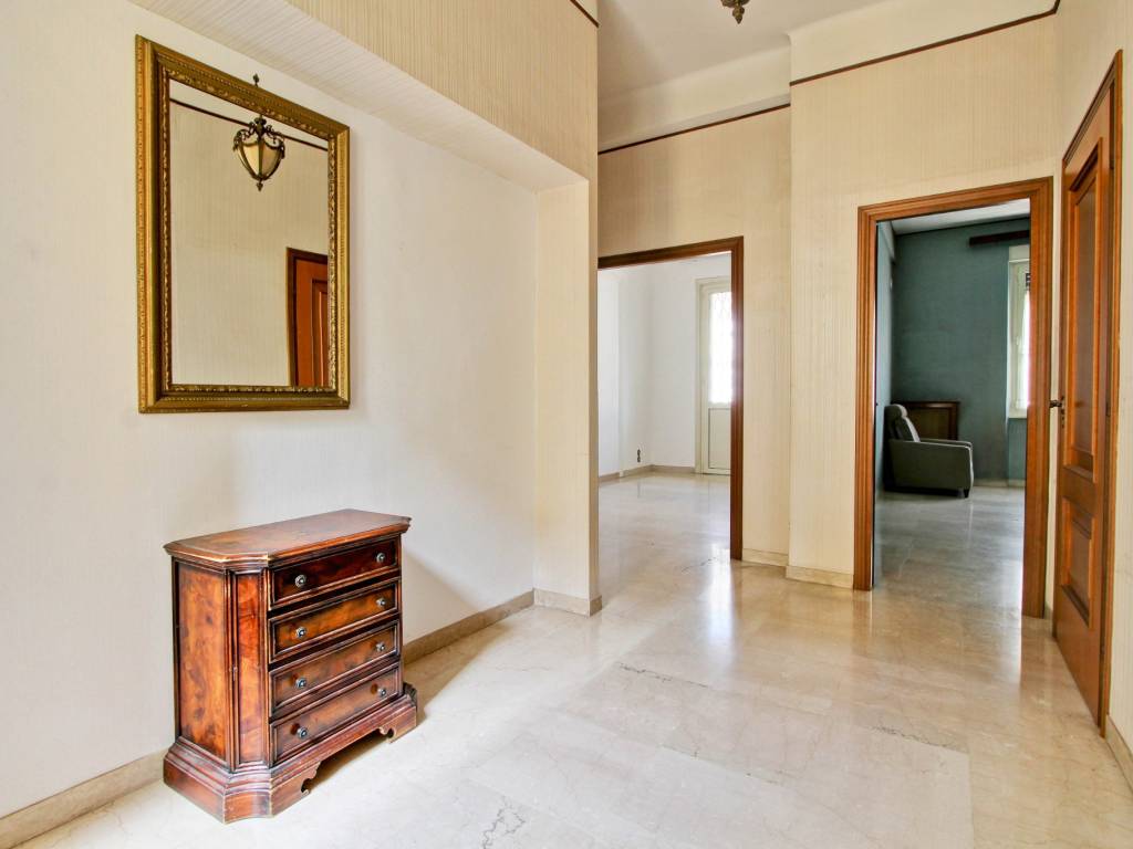 Vendita Appartamento In Via Lorenzo Il Roma Buono Stato Quarto 