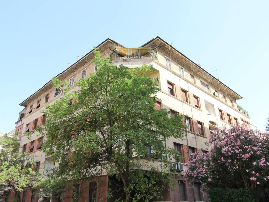 Vendita Appartamento In Via Lorenzo Il Roma Buono Stato Quarto 