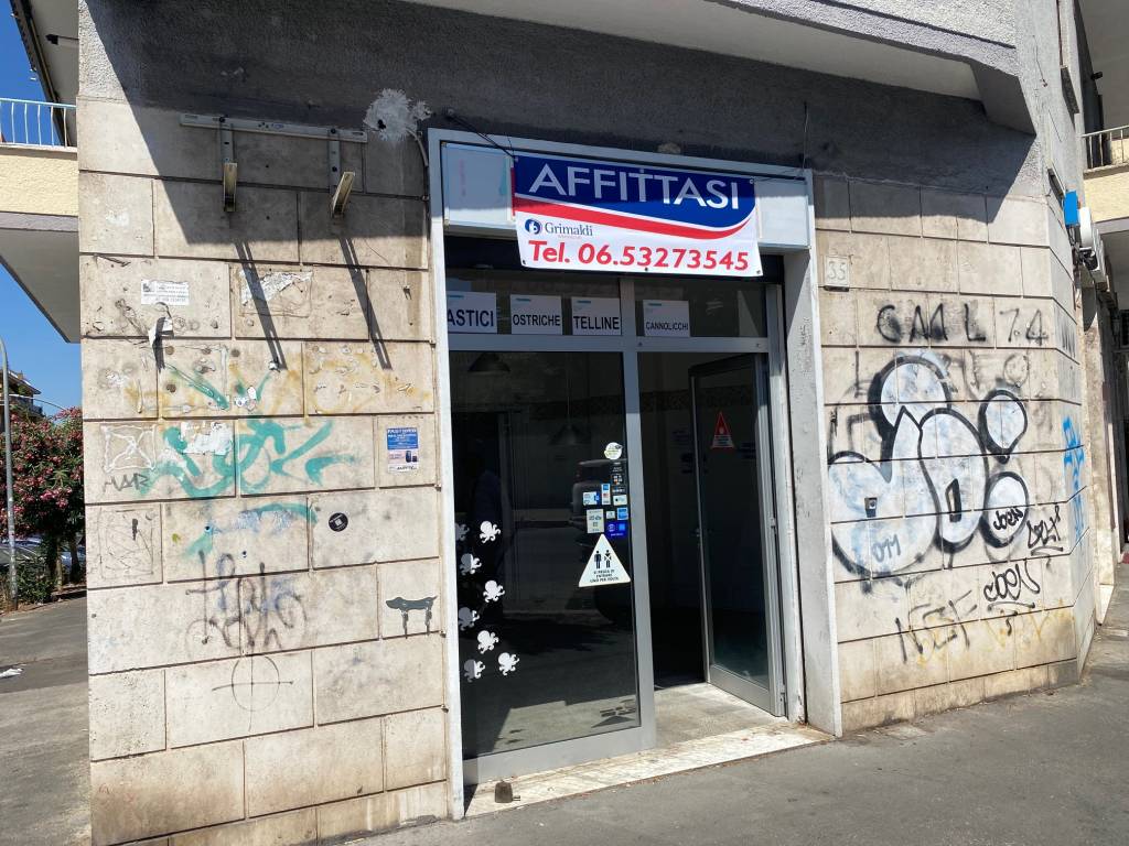 Locale commerciale via di Val Tellina, Roma, rif. 96889132 - Immobiliare.it