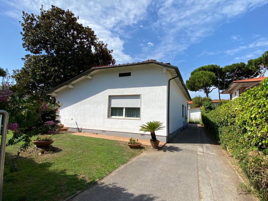 casa indipendente in vendita a Pietrasanta in zona Marina di Pietrasanta