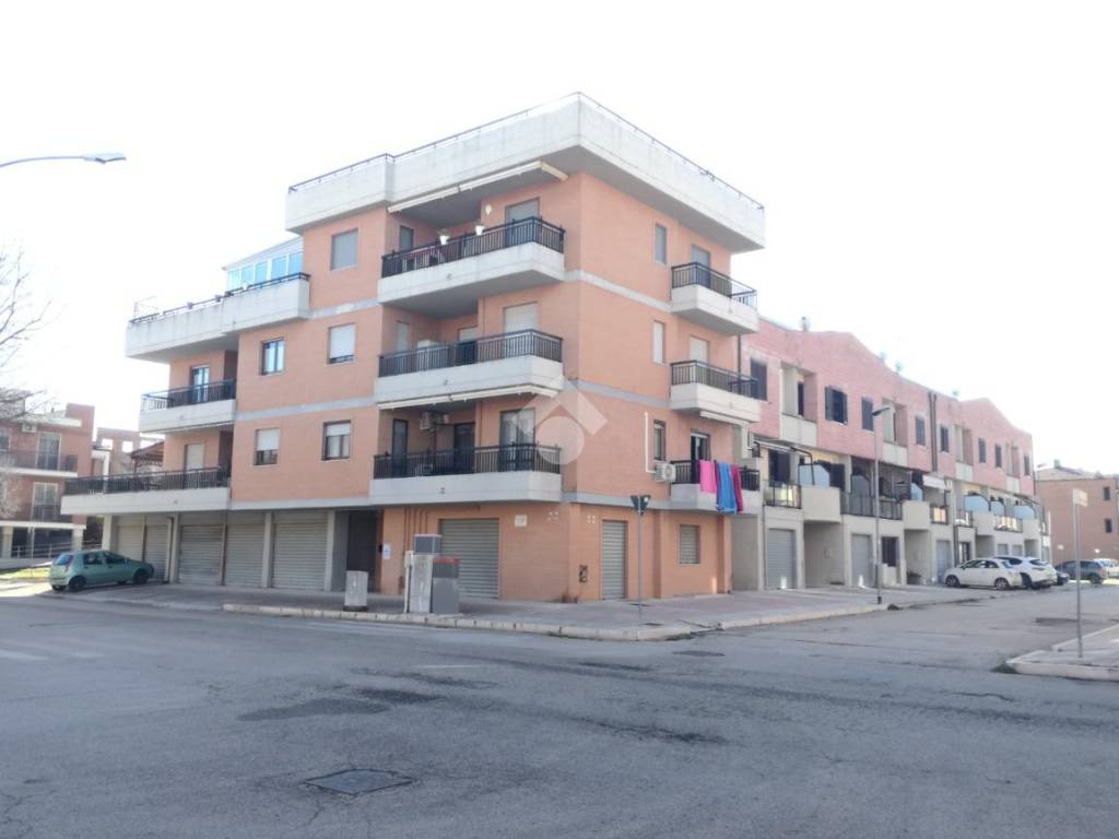 Locale commerciale viale Giuseppe la Torre 117, Foggia, rif. 97092432