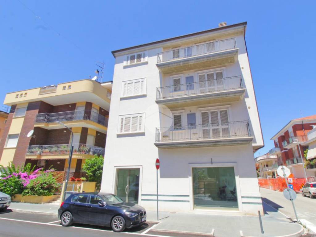 Sale Apartment Alba Adriatica. 3-room flat in viale della.... New ...