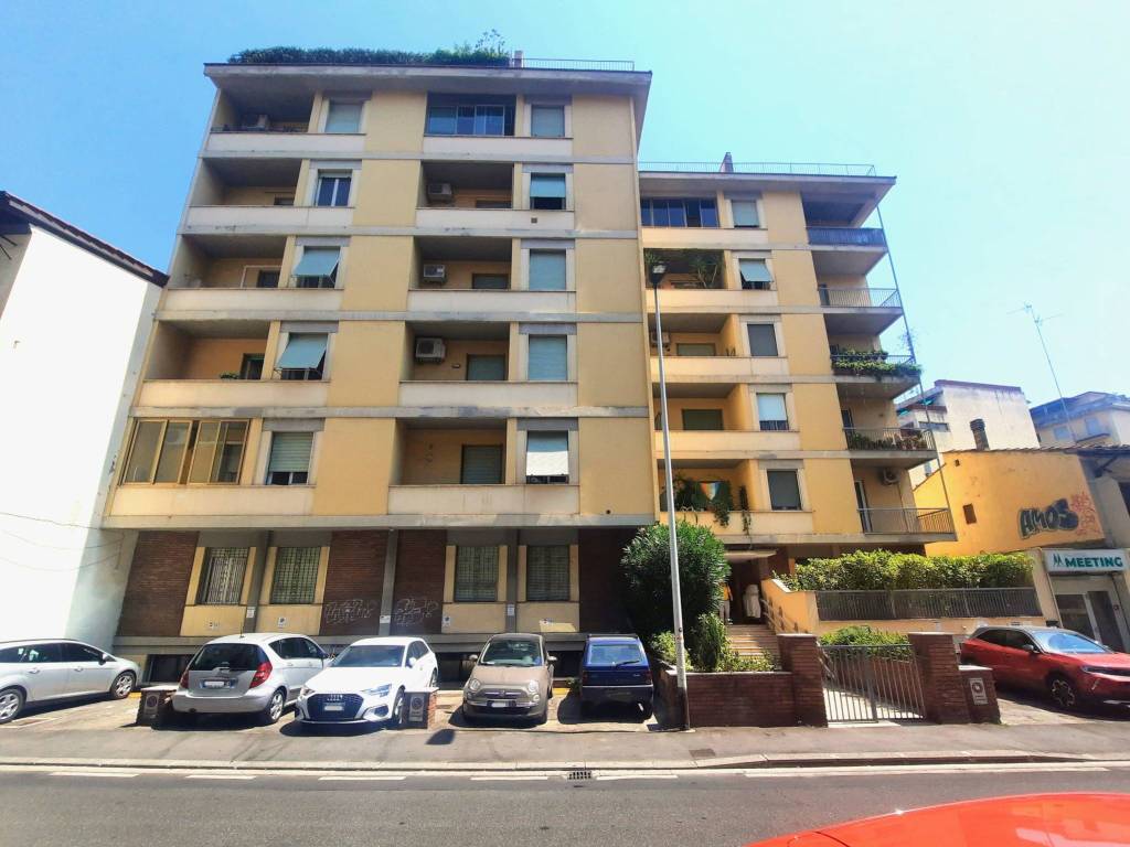 Sale Apartment Florence. 4-room flat in via del Romito 46. To be ...