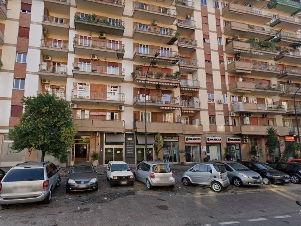 ufficio in vendita a Napoli in zona Fuorigrotta