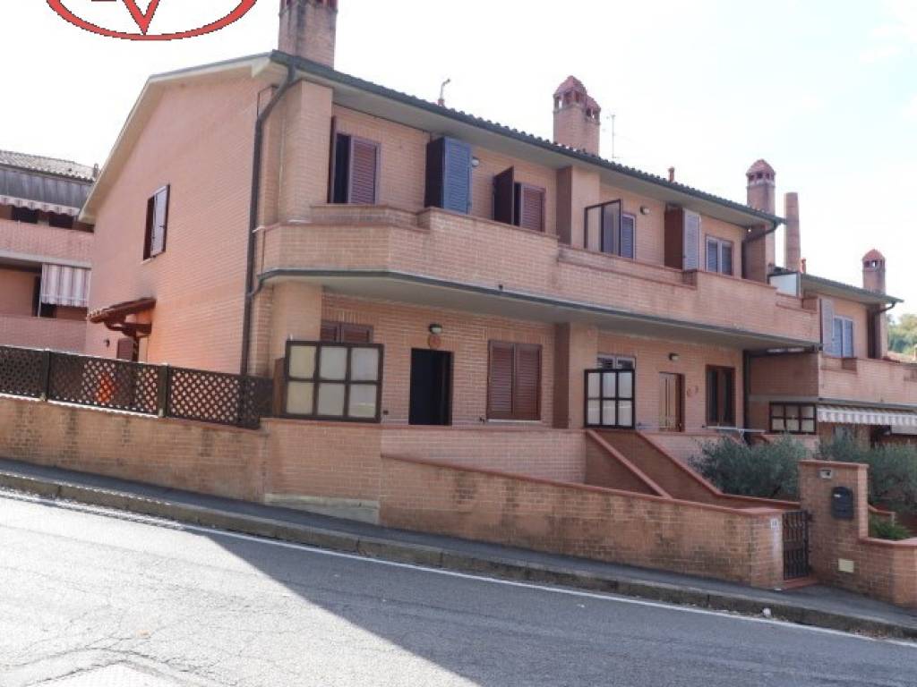 casa indipendente in vendita a Montevarchi