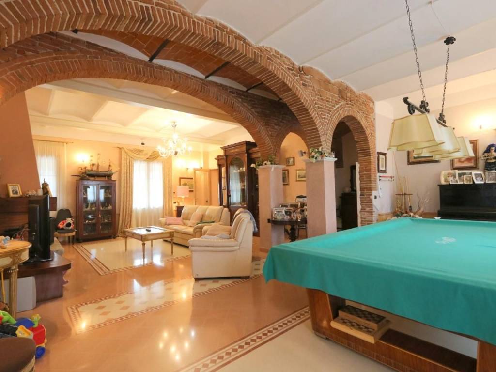 casa indipendente in vendita a Cascina