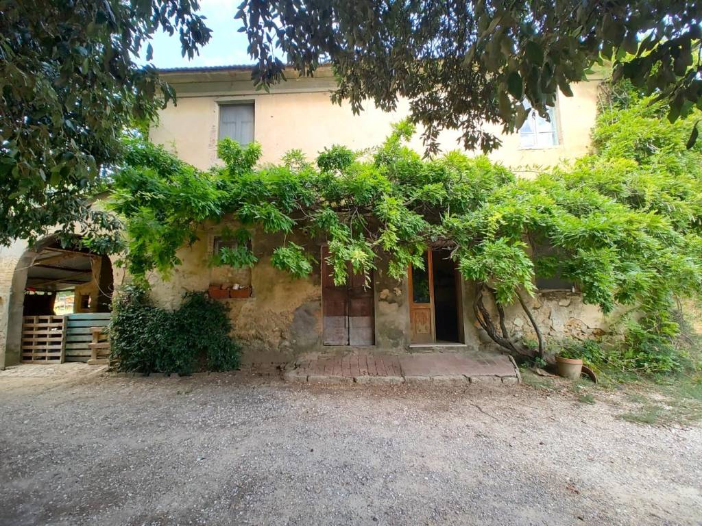 casa indipendente in vendita a Casciana Terme Lari in zona Lari