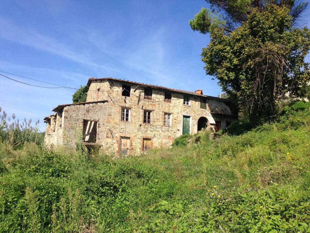 casa indipendente in vendita a Lucca in zona Mutigliano
