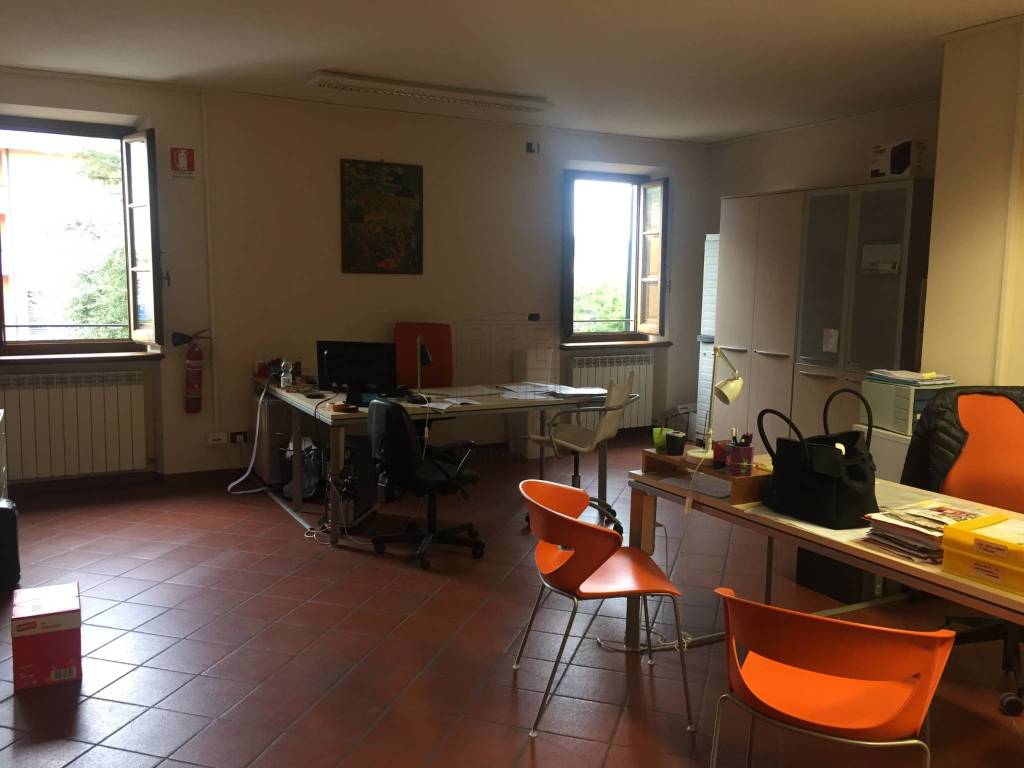 ufficio in affitto a Capannori in zona Marlia