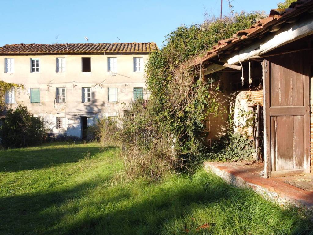 casa indipendente in vendita a Lucca in zona Centro Città