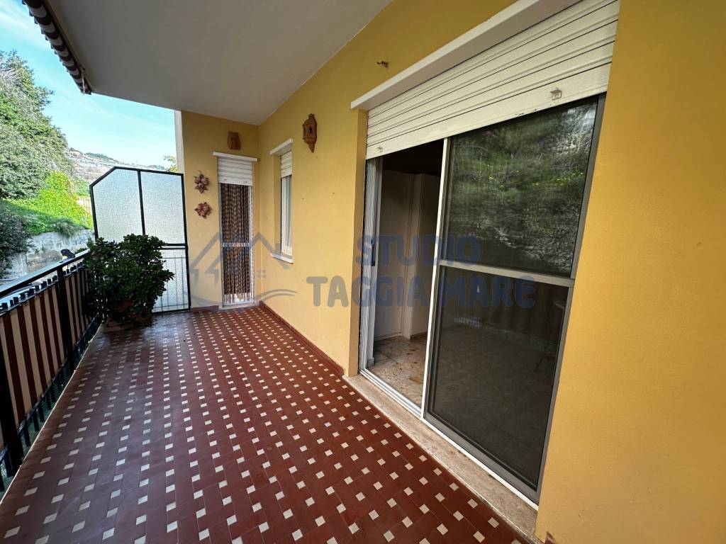 appartamento in vendita a Riva Ligure in zona Casai