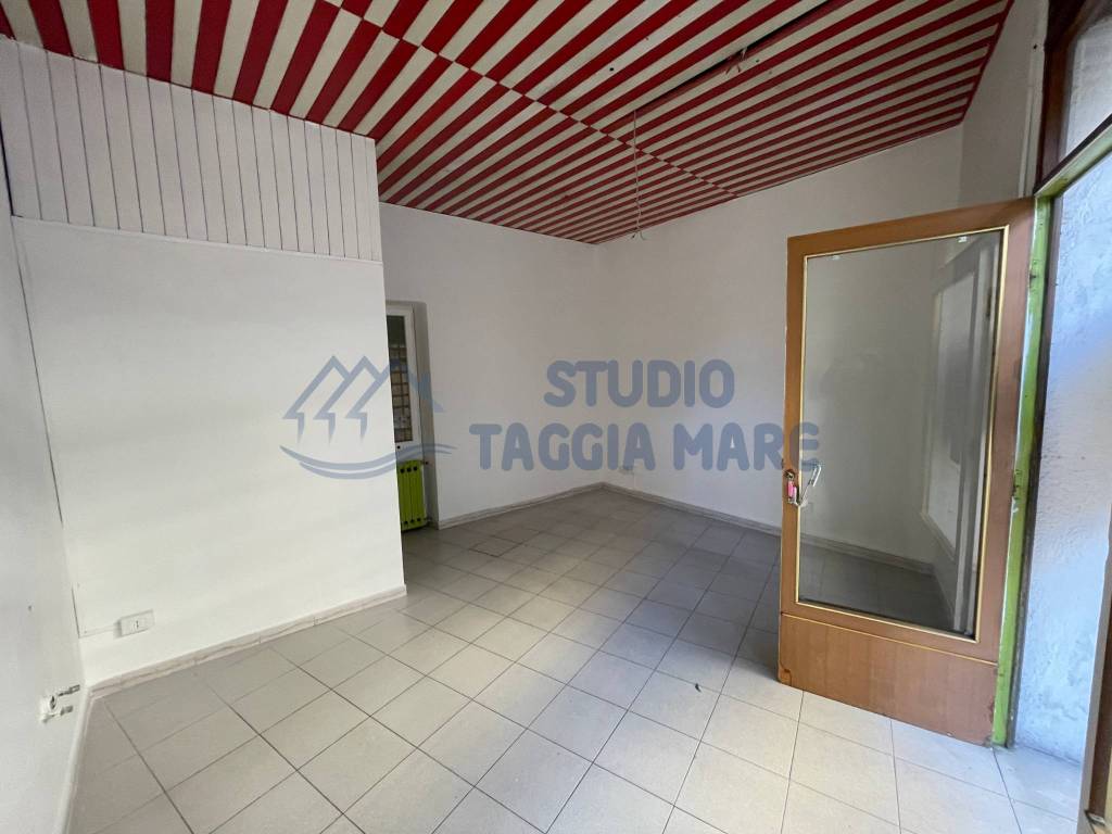 ufficio in vendita a Taggia in zona Arma di Taggia