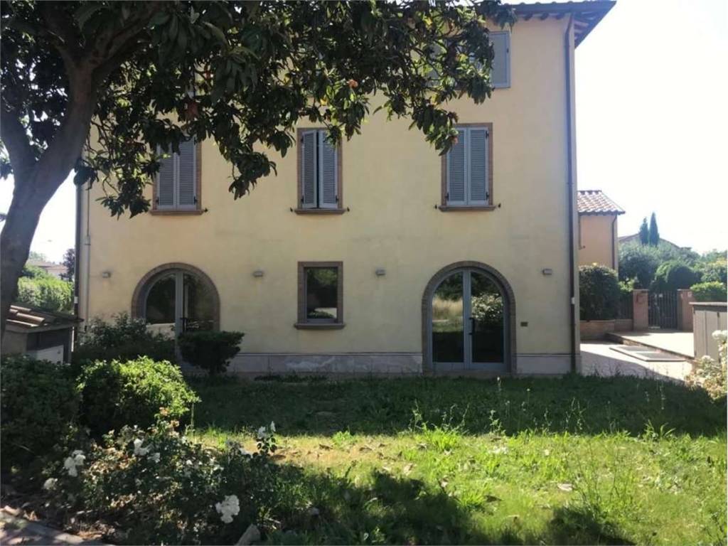 locale commerciale in vendita a Bastia Umbra