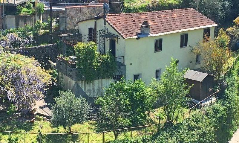 casa semindipendente in vendita a La Spezia in zona Chiappa