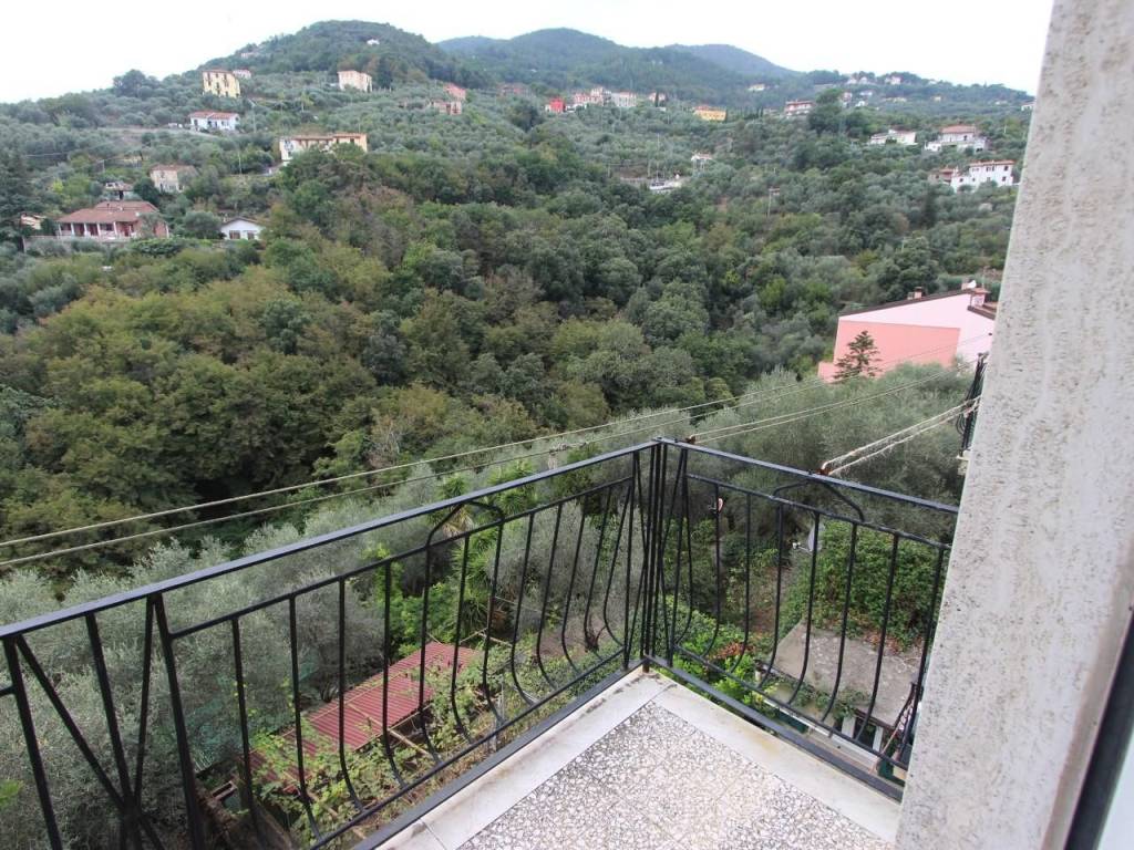 appartamento in vendita a La Spezia in zona Chiappa