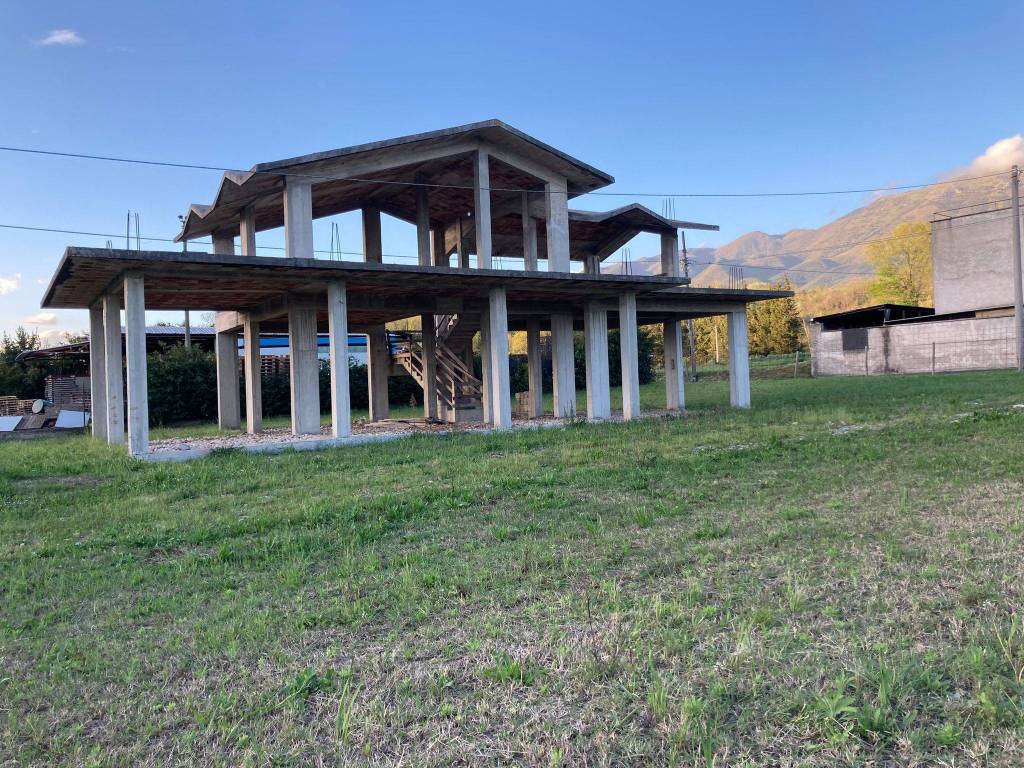 casa indipendente in vendita a Cervaro