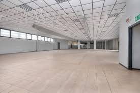 negozio in affitto a Cascina