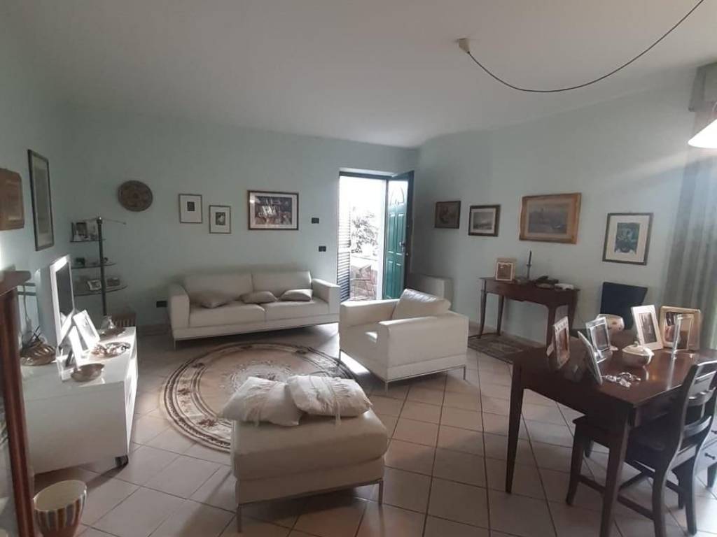 casa indipendente in vendita a Carrara in zona Bedizzano