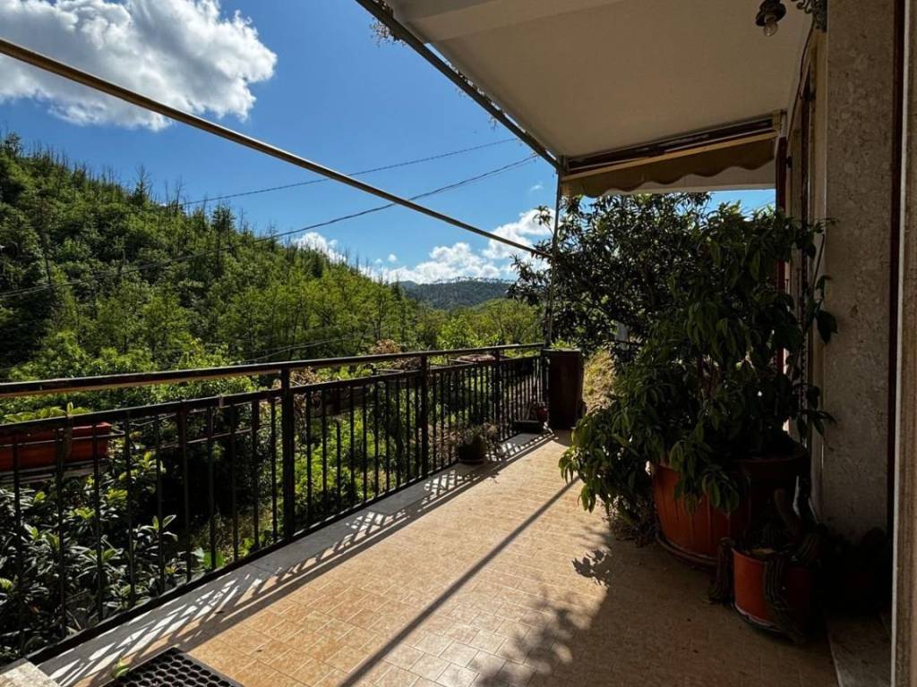 casa indipendente in vendita a Follo in zona Valdurasca