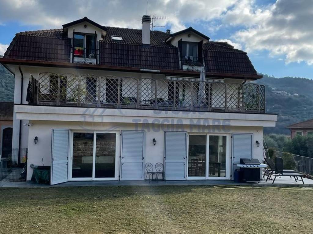 casa indipendente in vendita a Camporosso in zona Ciaixe