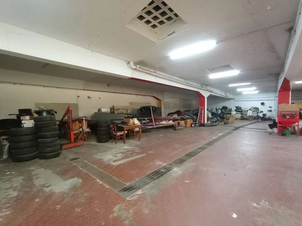 negozio in vendita a Novara in zona zona Sacro Cuore