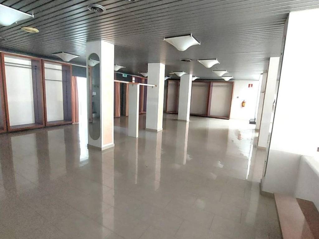 negozio in affitto a Cascina in zona Navacchio