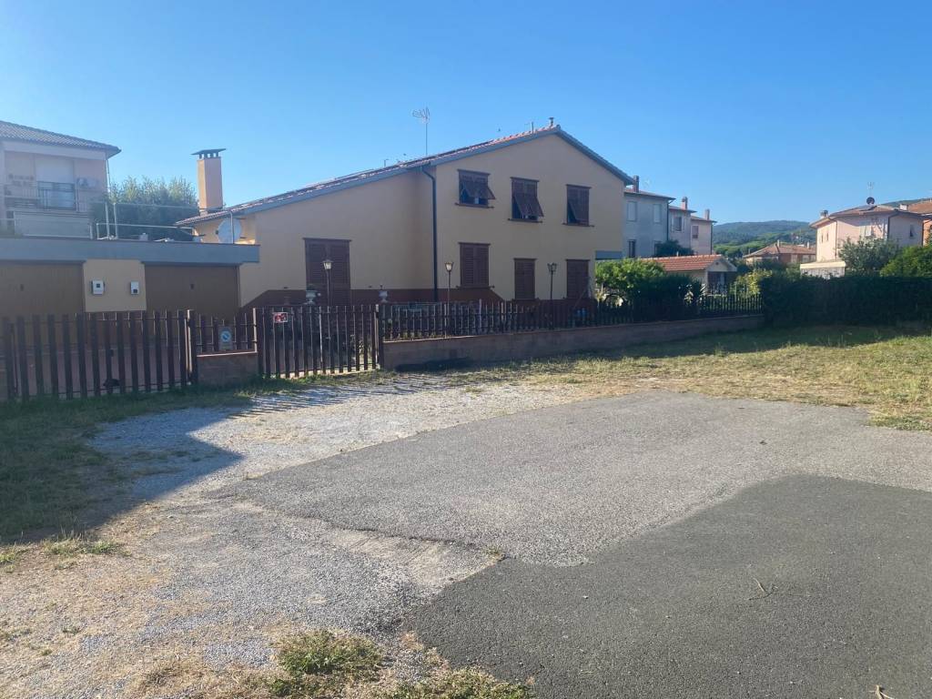 casa indipendente in vendita a Campiglia Marittima in zona Venturina