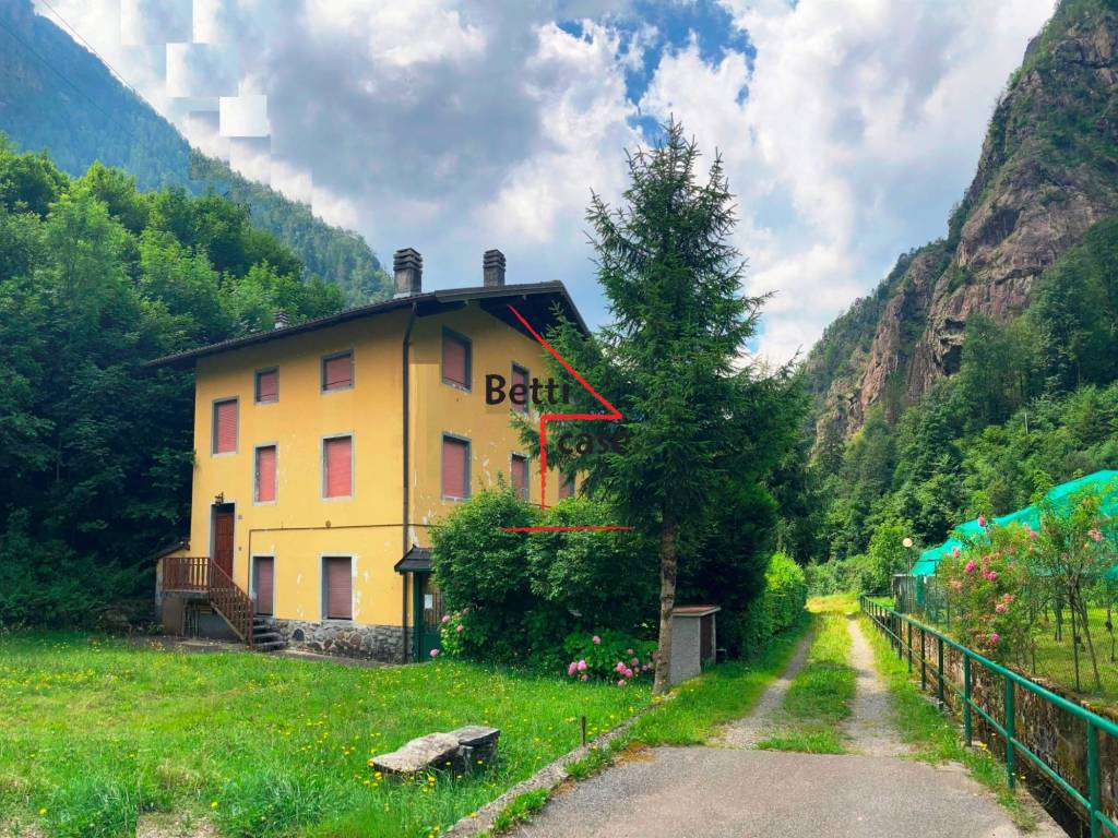 appartamento in vendita ad Isola di Fondra in zona Trabuchello