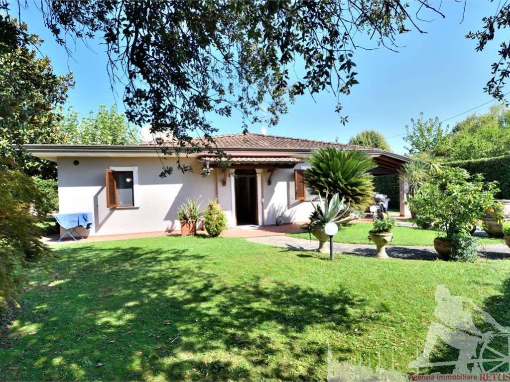 casa indipendente in vendita a Pietrasanta in zona Marina di Pietrasanta
