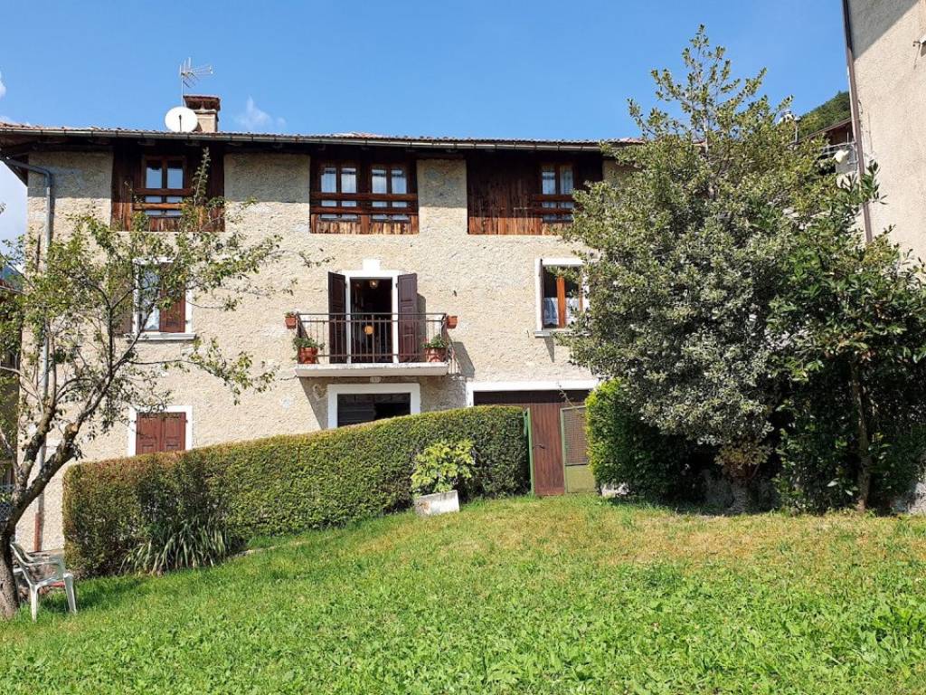 casa indipendente in vendita a Pieve di Bono-Prezzo in zona Por