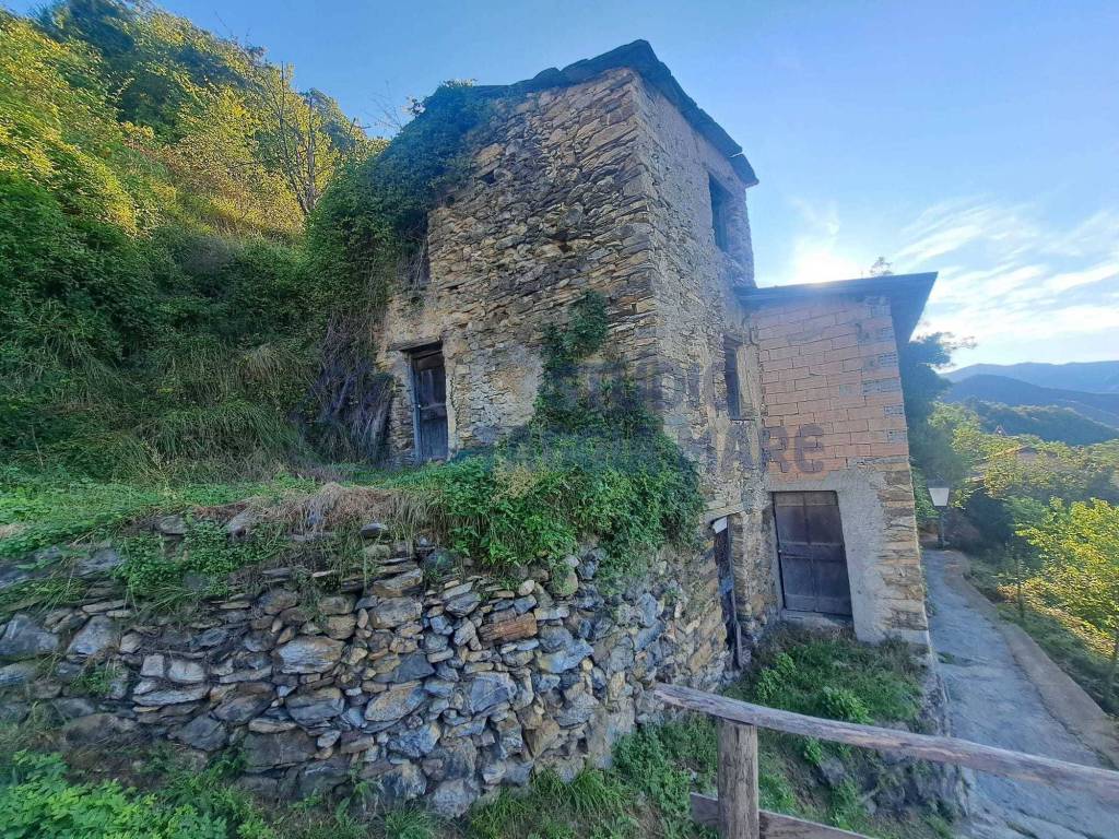 casale in vendita a Molini di Triora in zona Andagna